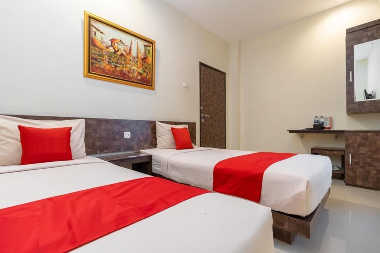Hotel Domino Палембанг Екстериор снимка