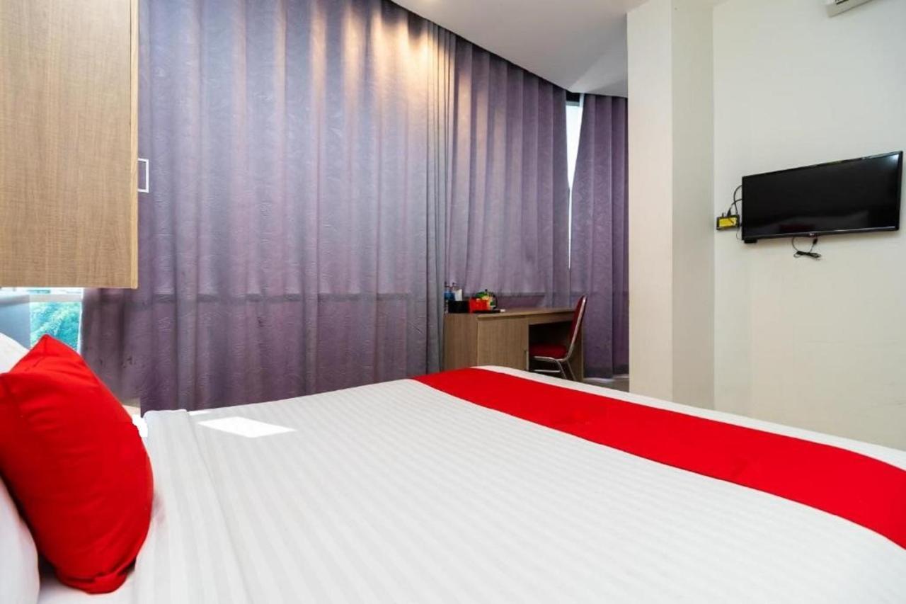 Hotel Domino Палембанг Екстериор снимка