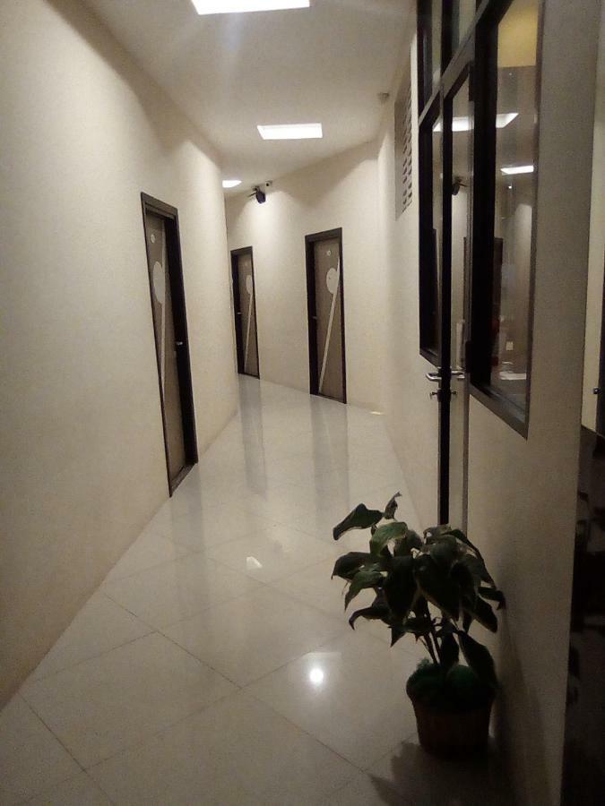Hotel Domino Палембанг Екстериор снимка