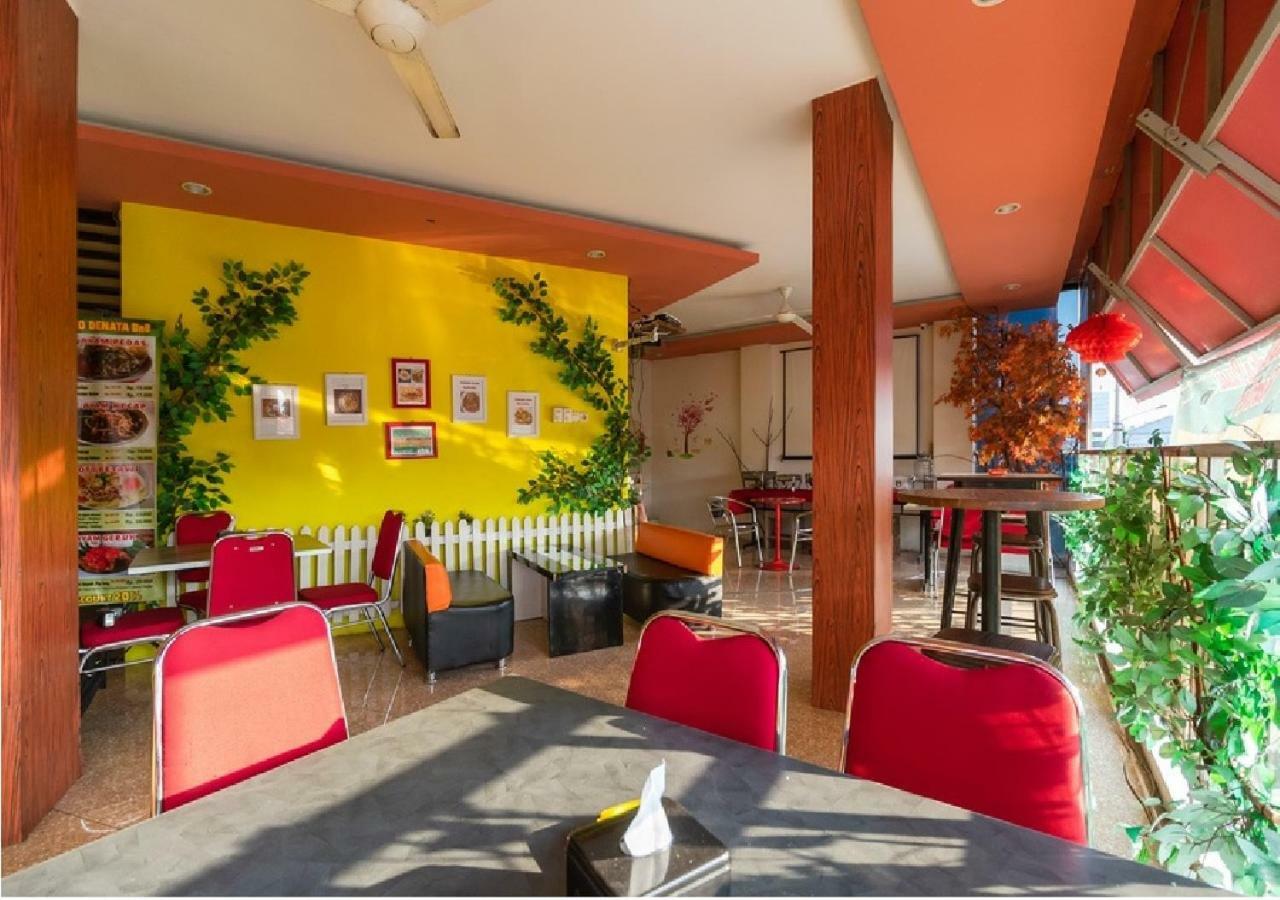Hotel Domino Палембанг Екстериор снимка