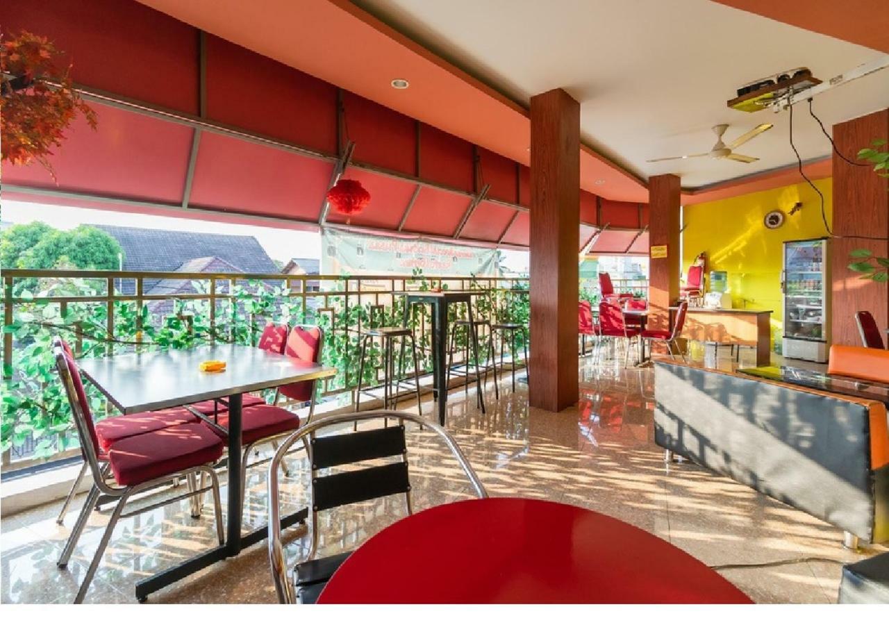 Hotel Domino Палембанг Екстериор снимка
